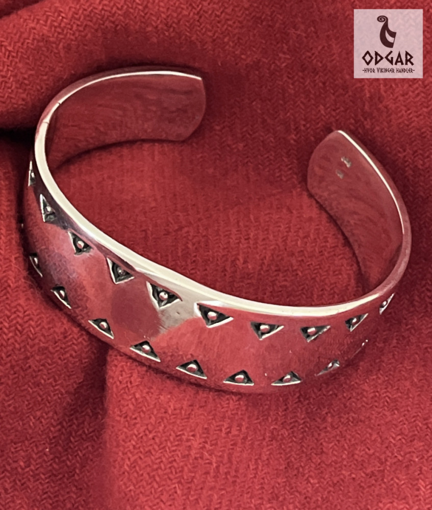 Armring viking i sølv, efter fund på Gotland i Sverige, 2cm