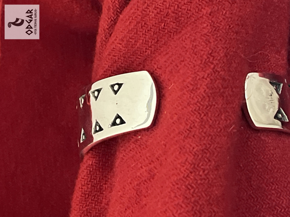 Armring viking i sølv, efter fund på Gotland i Sverige, 2cm