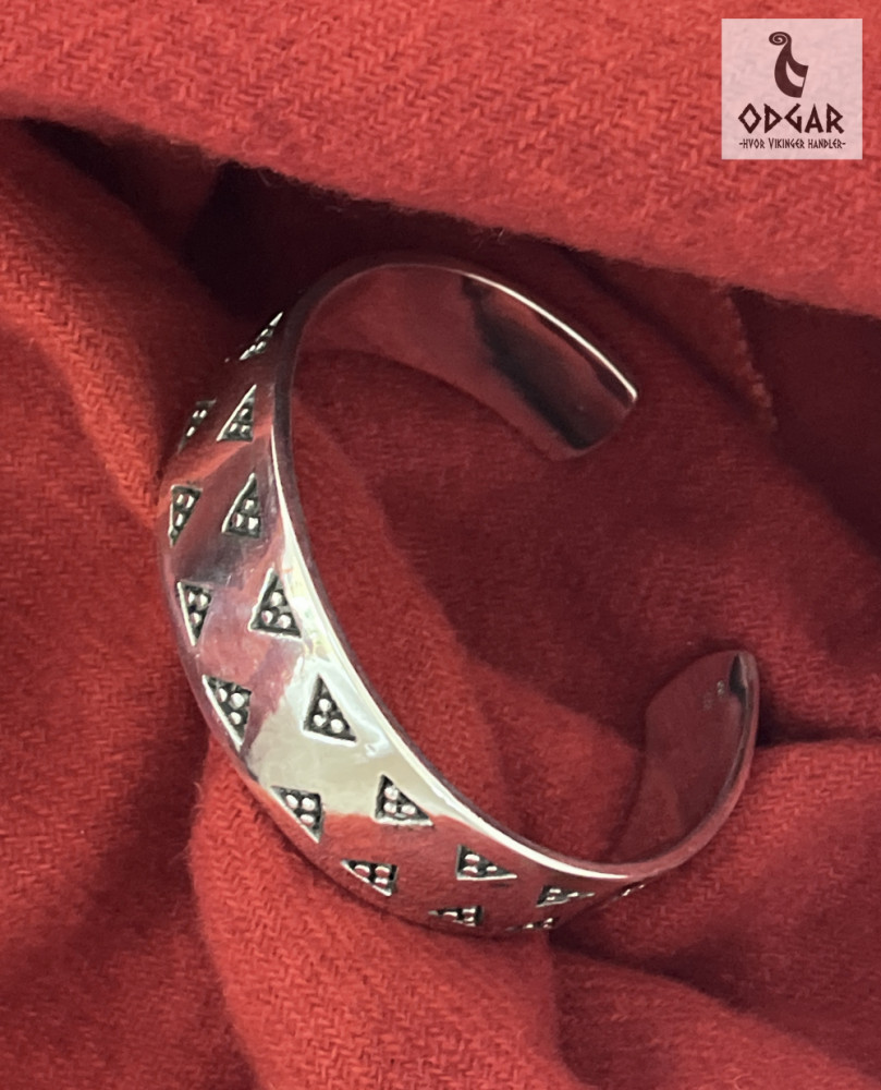 Armring viking i sølv, efter fund på Gotland i Sverige, 3 prikker, 2cm 