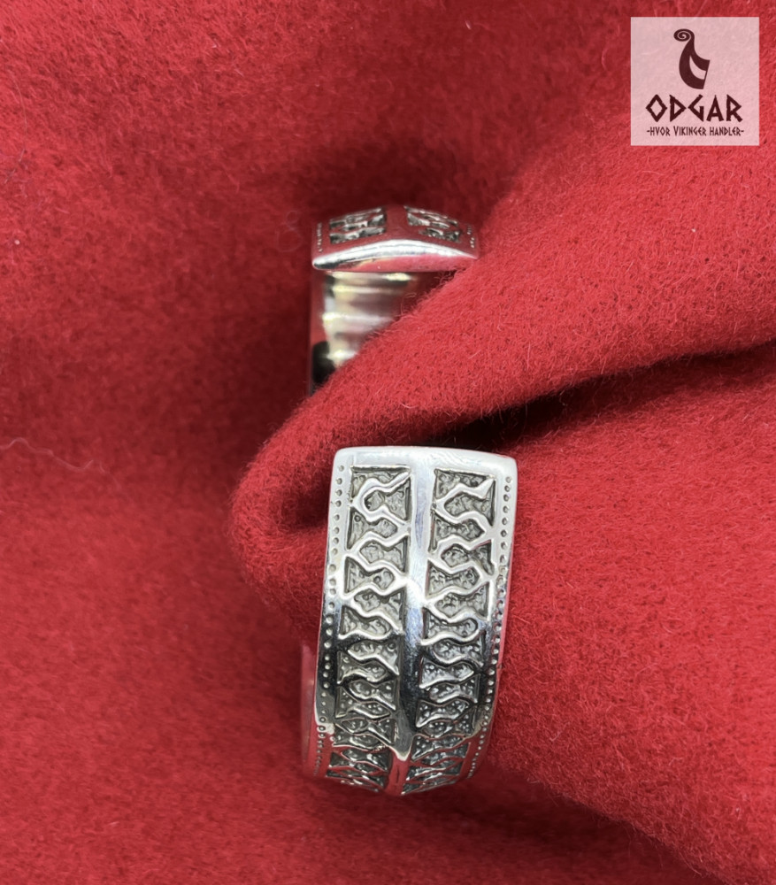 Armring viking i sølv, efter fund ved Dalanar i Sverige, 2cm