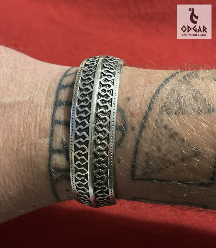 Armring viking i sølv, efter fund ved Dalanar i Sverige, 2cm