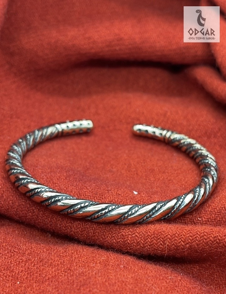 Armring vikingesmykke (håndledsring) snoet i bronze, 6mm - Ballaquayla skatten - Isle of Man