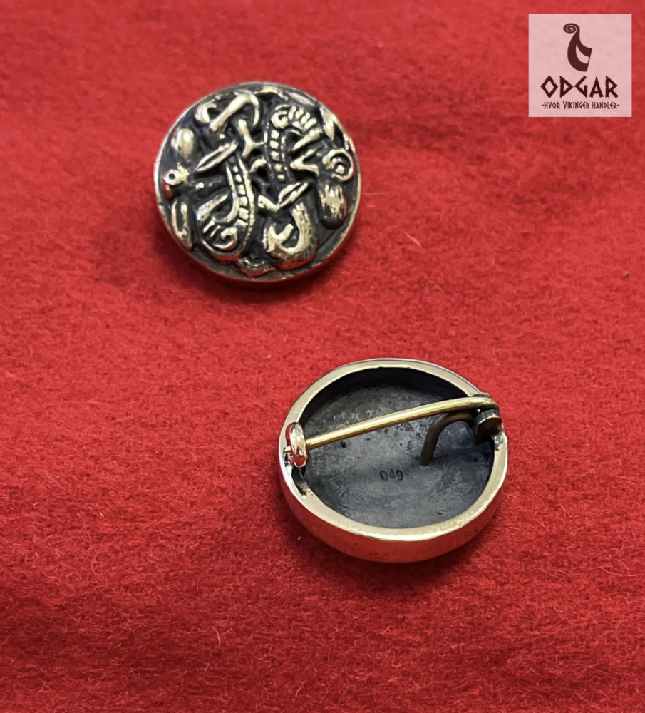 Broche i bronze, Jellingstil, Børglum kloster aug. 2023