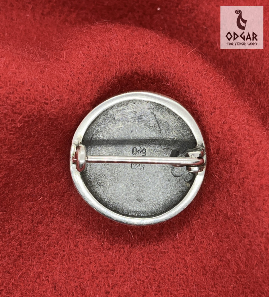 Broche i sølv, Jellingstil, Børglum kloster aug. 2023