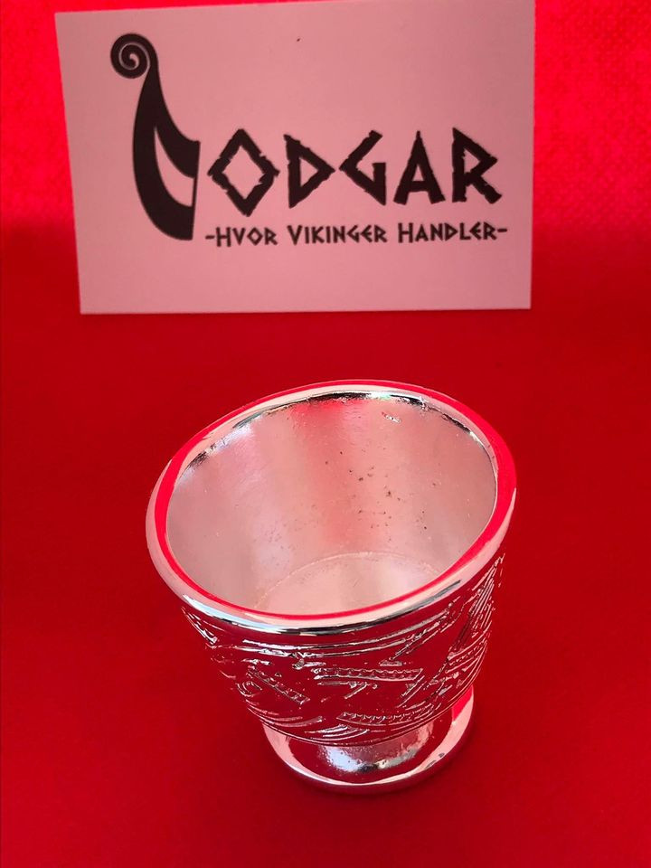 Jelling bægeret i forsølvet bronze.