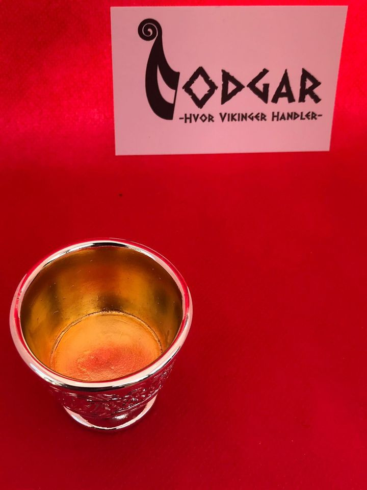 Jelling bægeret i sølv og forgyldt indeni