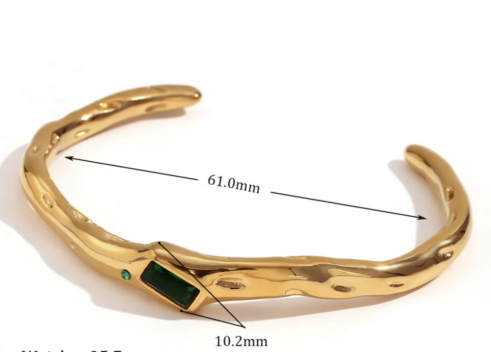 "NU TID" Armring kantet grøn zirkon belagt, 18k guld PVD