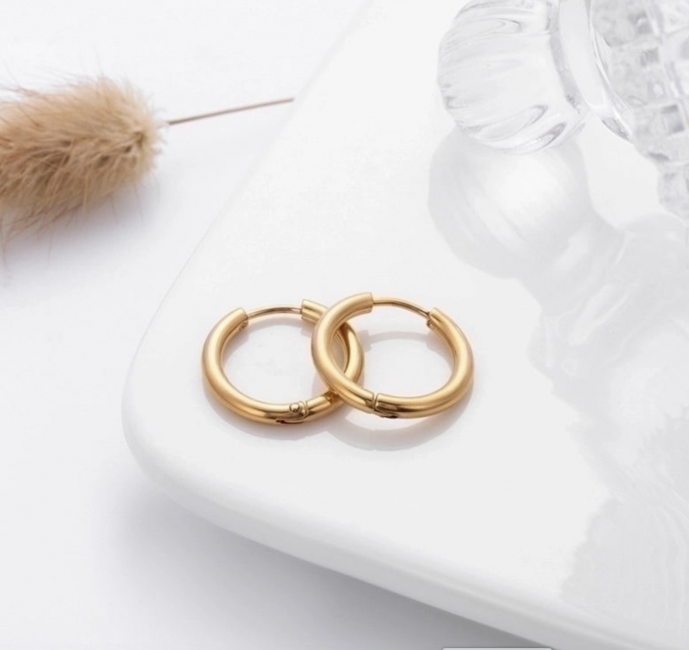 "NU TID" Creol Ørehæng oval, 15 mm  18k guld PVD