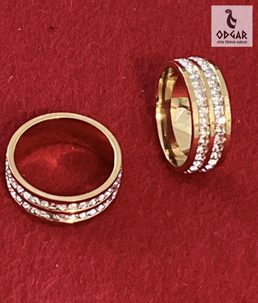 "NU TID" Fingerring med dobelt række zirkon sten 18k guld PVD