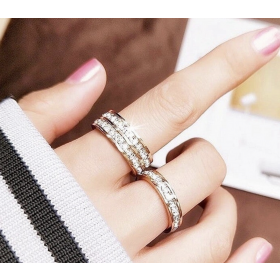 "NU TID" Fingerring med dobelt række zirkon sten 18k guld PVD