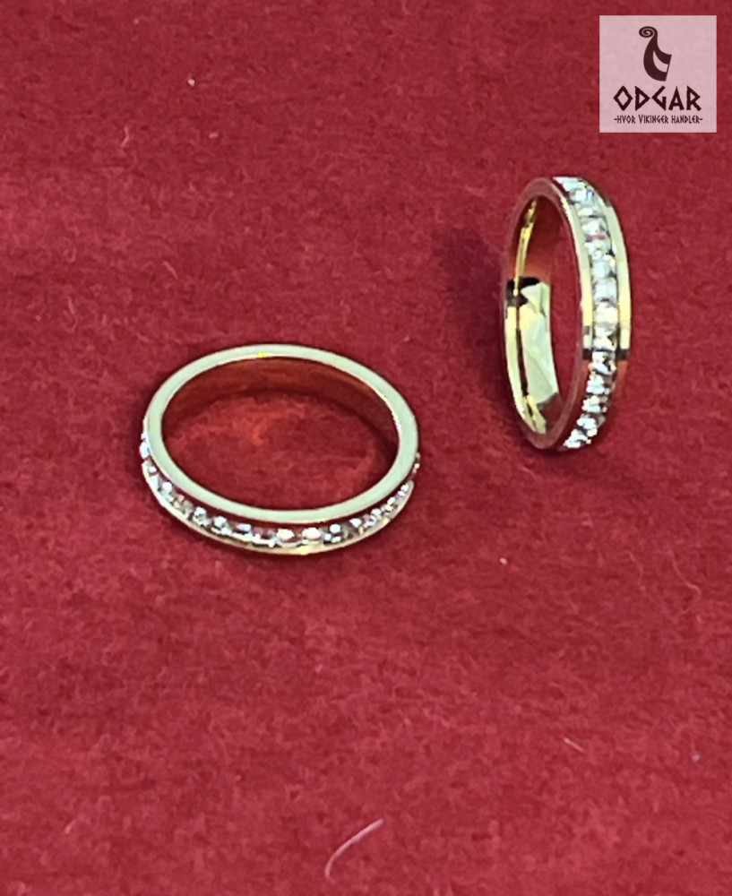 "NU TID" Fingerring med enkelt række zirkon sten 18k guld PVD