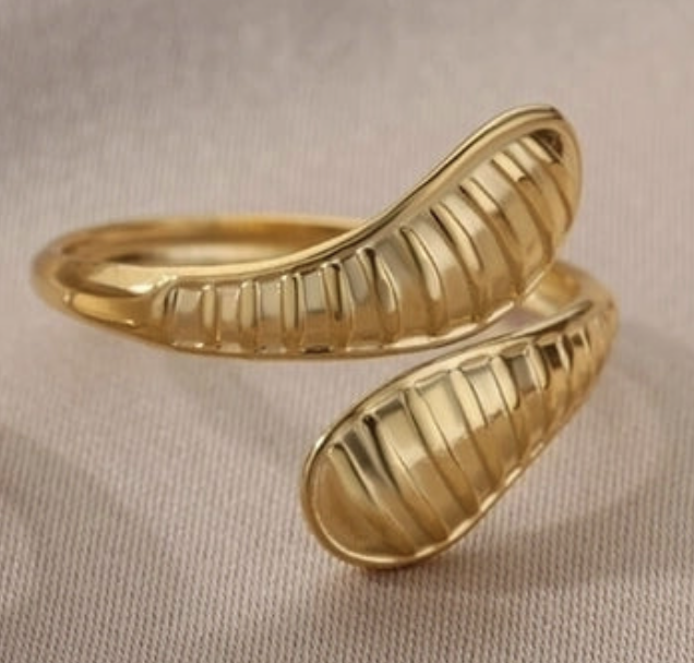 "NU TID" Fingerring med to blade. Åben ring 18k guld PVD
