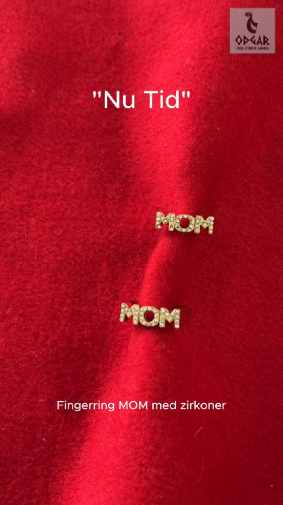 "NU TID" Fingerring MOM med zirkone, åben ring  18k guld PVD