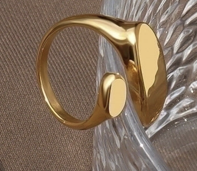 "NU TID" Fingerring "open end", åben ring  18k guld PVD
