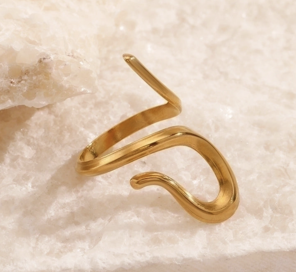 "NU TID" Fingerring twist. åben ring  18k guld PVD