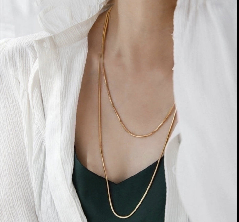 "NU TID" Halskæde 120cm lang 1,3mm kæde. 18k guld PVD 