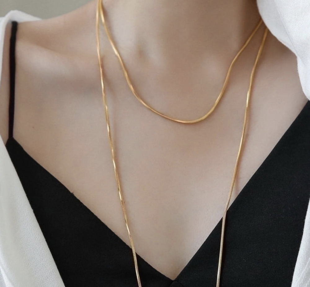 "NU TID" Halskæde 120cm lang 1,3mm kæde. 18k guld PVD 