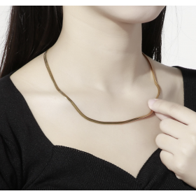 "NU TID" Halskæde flad 4mm 18k guld PVD