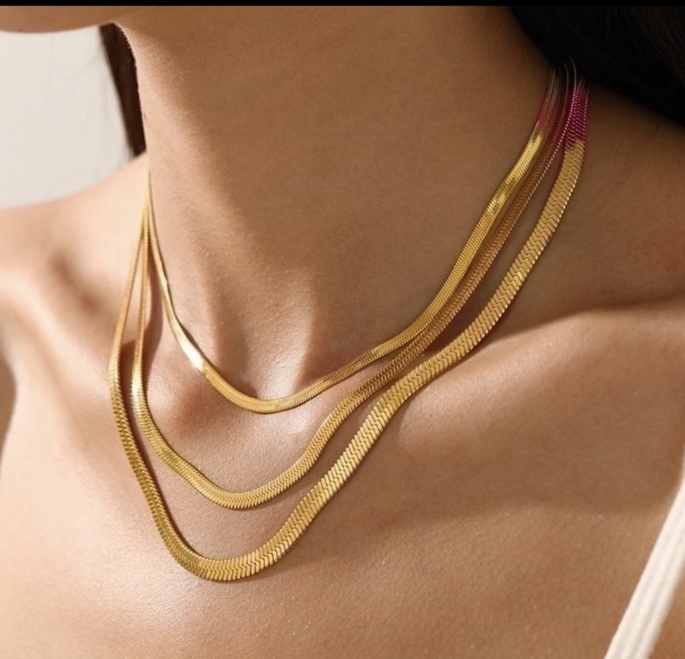 "NU TID" Halskæde flad 5mm 18k guld PVD