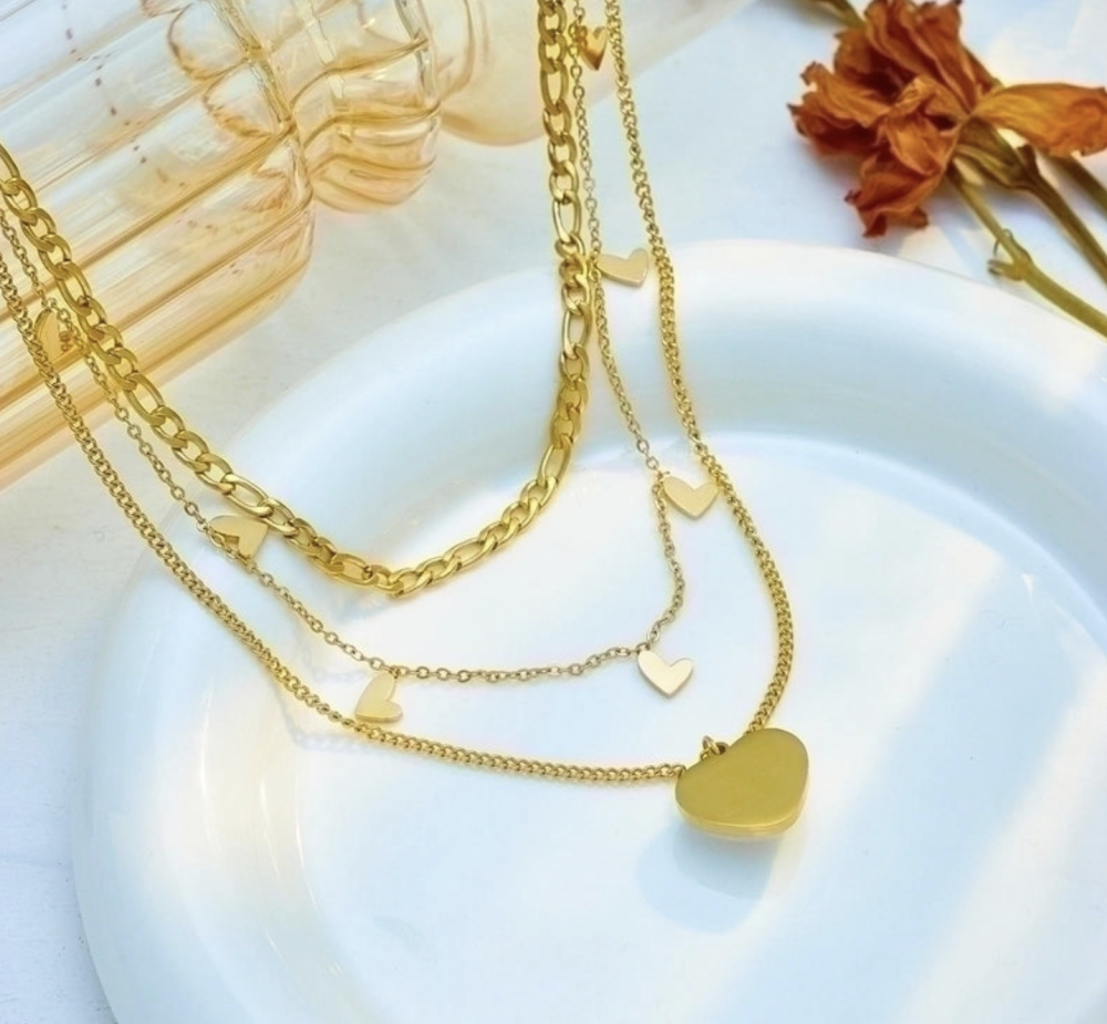 "NU TID" Halskæde lagdelt med perlefyldt hjerte 18k guld PVD 38+5cm