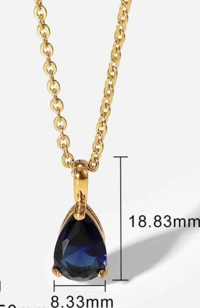 "NU TID" Halskæde med blå dråbe zirkon 18k guld PVD 