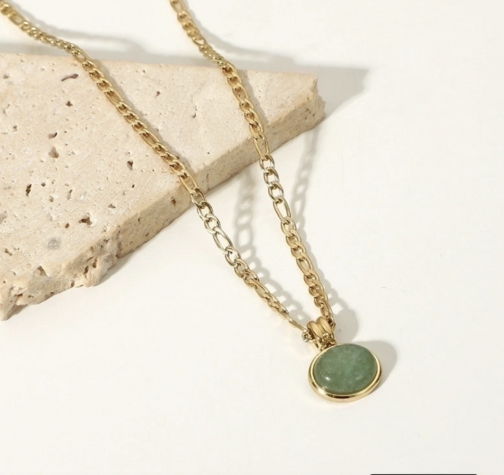 "NU TID" Halskæde med grøn Aventurin Jade 18k guld PVD 
