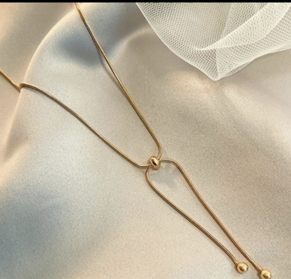 "NU TID" Halskæde med hænge perle 18k guld PVD