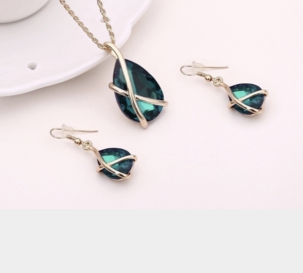 "NU TID" Halskæde SÆT med ørehæng grønne vanddråbe zirkoner 18k guld PVD 