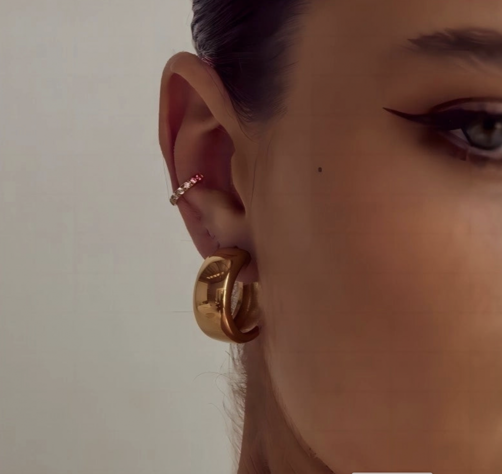 "NU TID" Halv Creol bred Ørehæng oval, 18k guld PVD