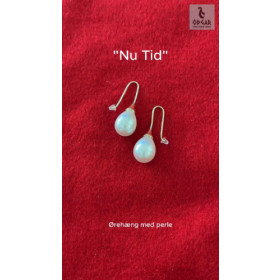 "NU TID" Ørehæng med perle 3cm, 18k guld PVD