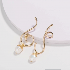 "NU TID" Ørehæng med perler ca 7,5cm 18k guld PVD