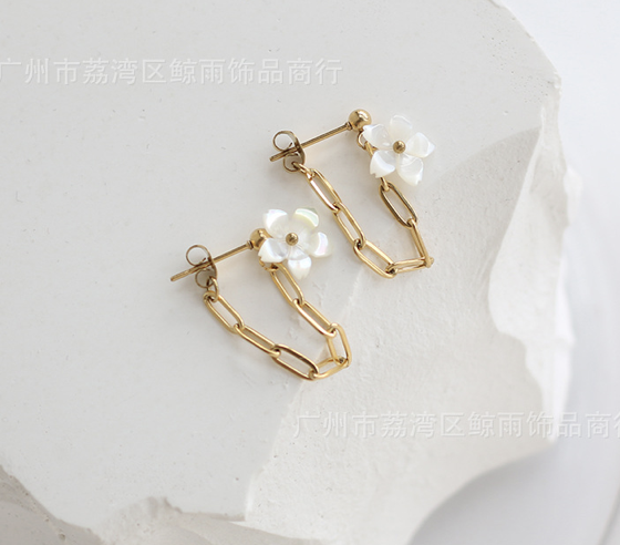 "NU TID" Ørehæng perlemorsblomst i kæde  18k guld PVD