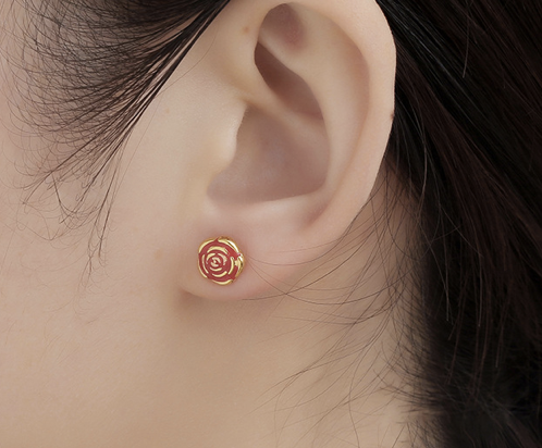 "NU TID" Ørestik med rød rose 18k guld PVD