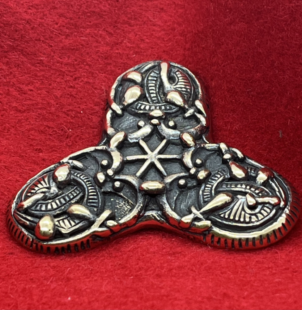 Treflige broche i bronze, fra Gure (Hedemark) i Norge