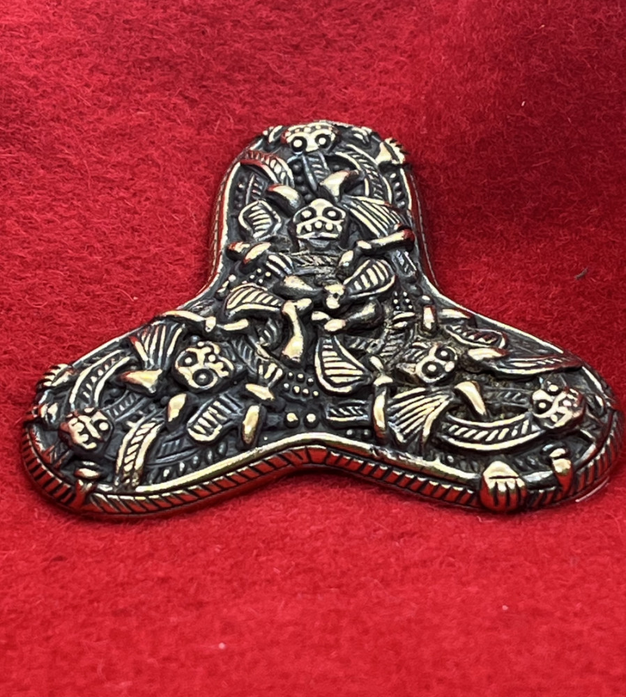 Treflige broche i bronze, fra Kaupang i Norge, Oseberg stil.
