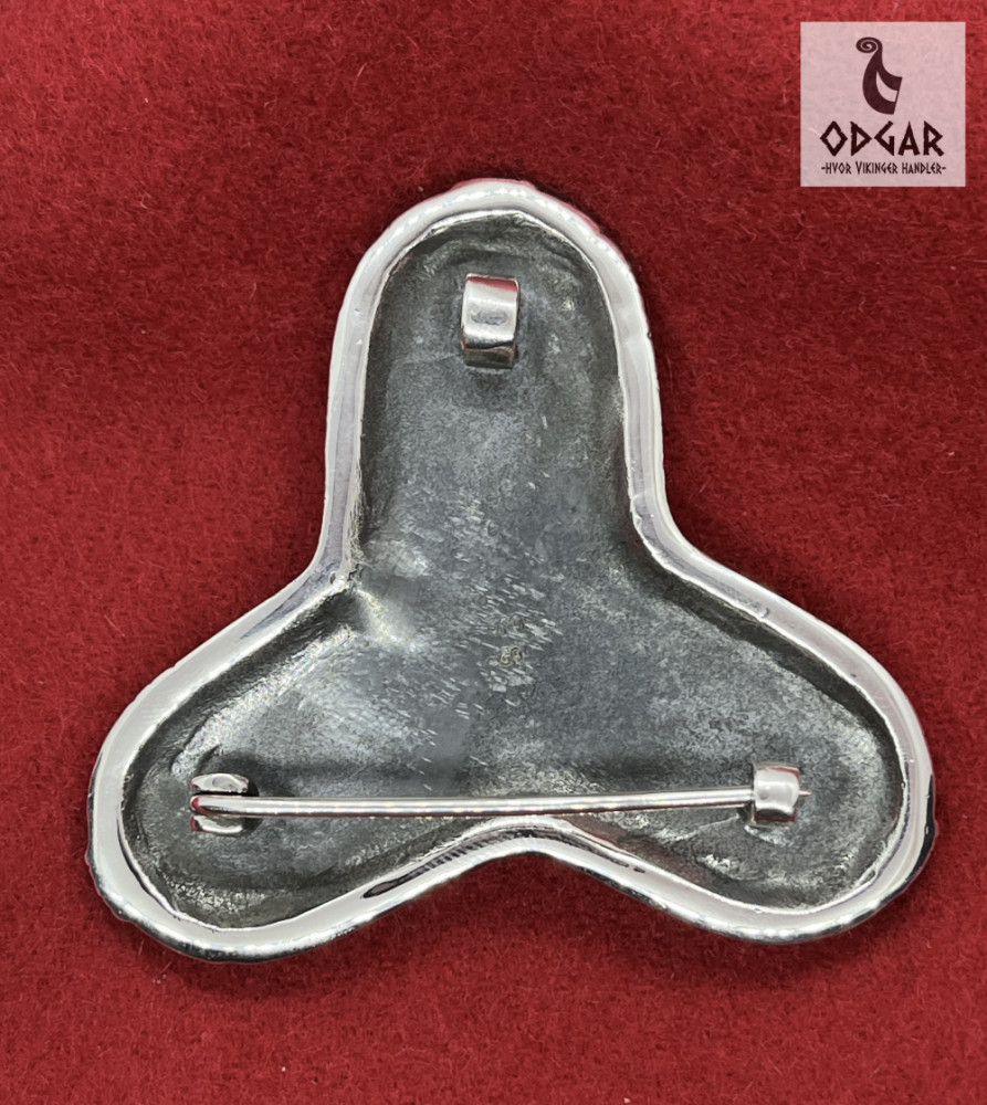 Treflige broche i sølv, fra Gure (Hedemark) i Norge