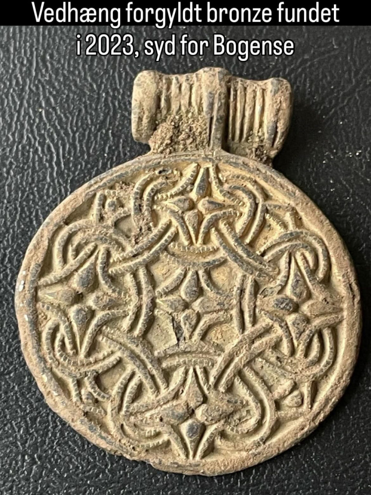 Vedhæng: Hængesmykke fra syd-fyn, i Borre-stil terslev-typen i bronze