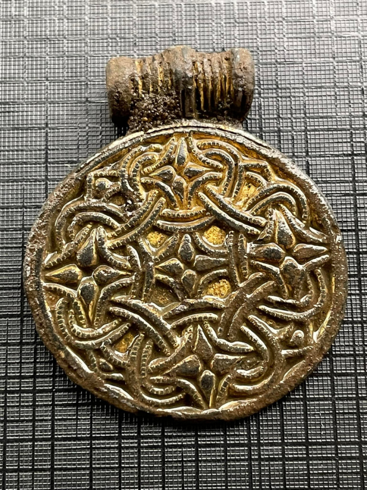 Vedhæng: Hængesmykke fra syd-fyn, i Borre-stil terslev-typen i sølv