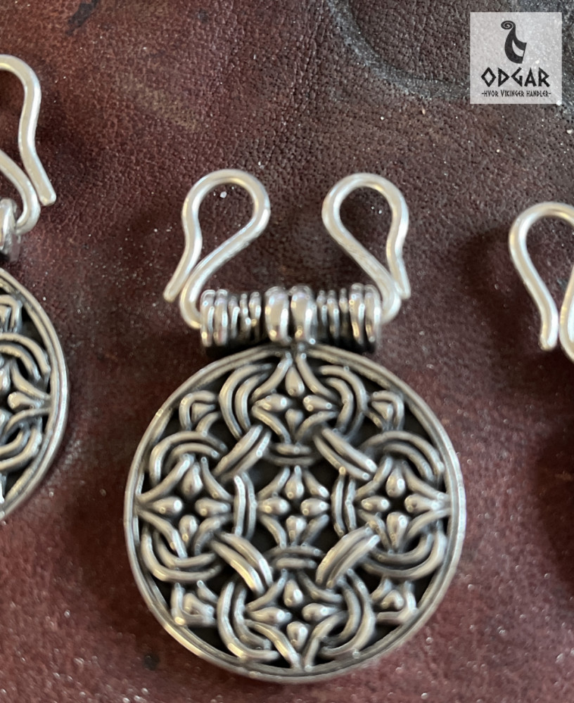 Vedhæng: Hængesmykke fra syd-fyn, i Borre-stil terslev-typen i sølv