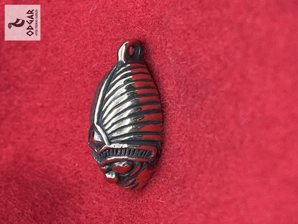 Vedhæng: Maskevedhæng i Borre-stil i Sølv