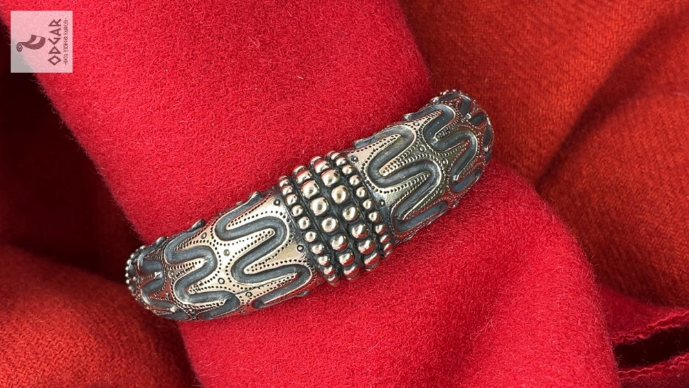 Vikinge armring i bronze, efter fund på Falster ved Orupgård. 