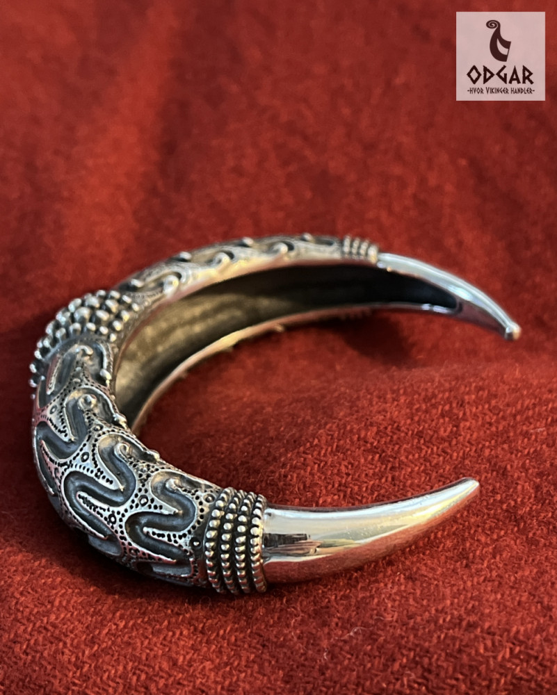 Vikinge armring i bronze, efter fund på Falster ved Orupgård. 