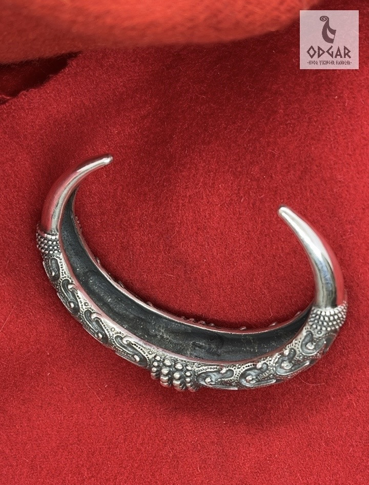 Vikinge armring i sølv, efter fund på Falster ved Orupgård. 