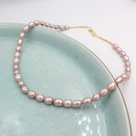 Pearly Necklace // Dark Rosa