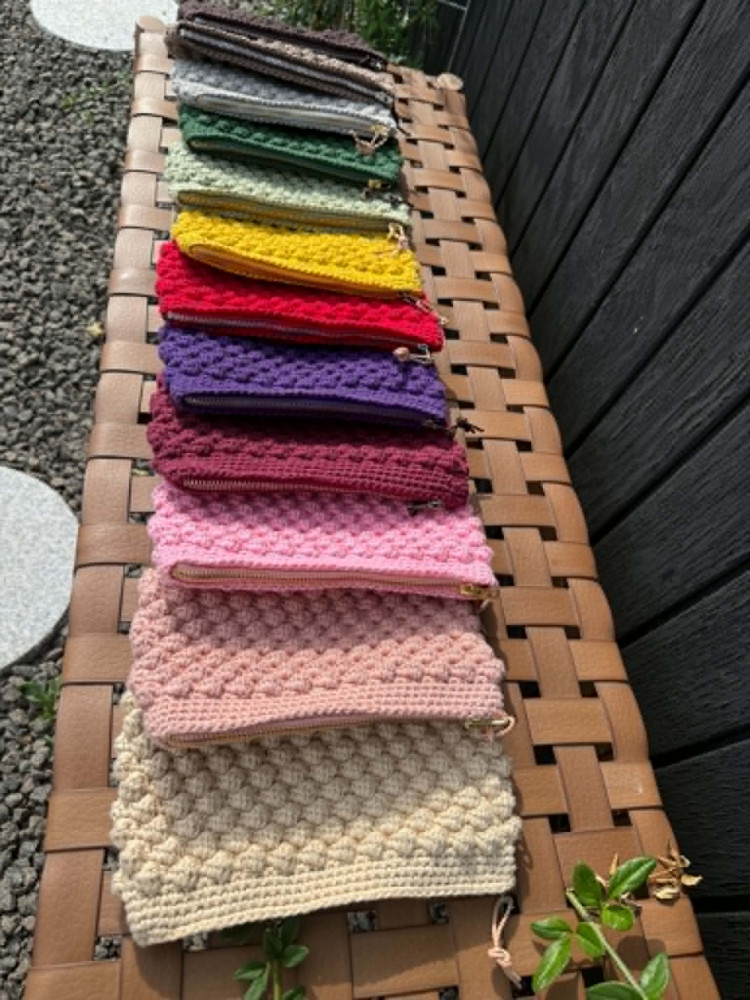 Hæklet boblepung 12 x 20 cm. (karryfarvet)