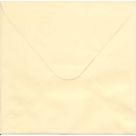 1115. Kuvert 15,5x15,5cm elfenbenfarvet
